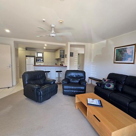 Beachpoint Apartments Ohope Экстерьер фото