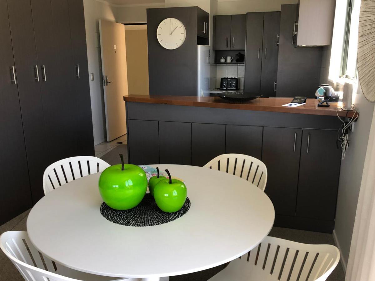 Beachpoint Apartments Ohope Экстерьер фото