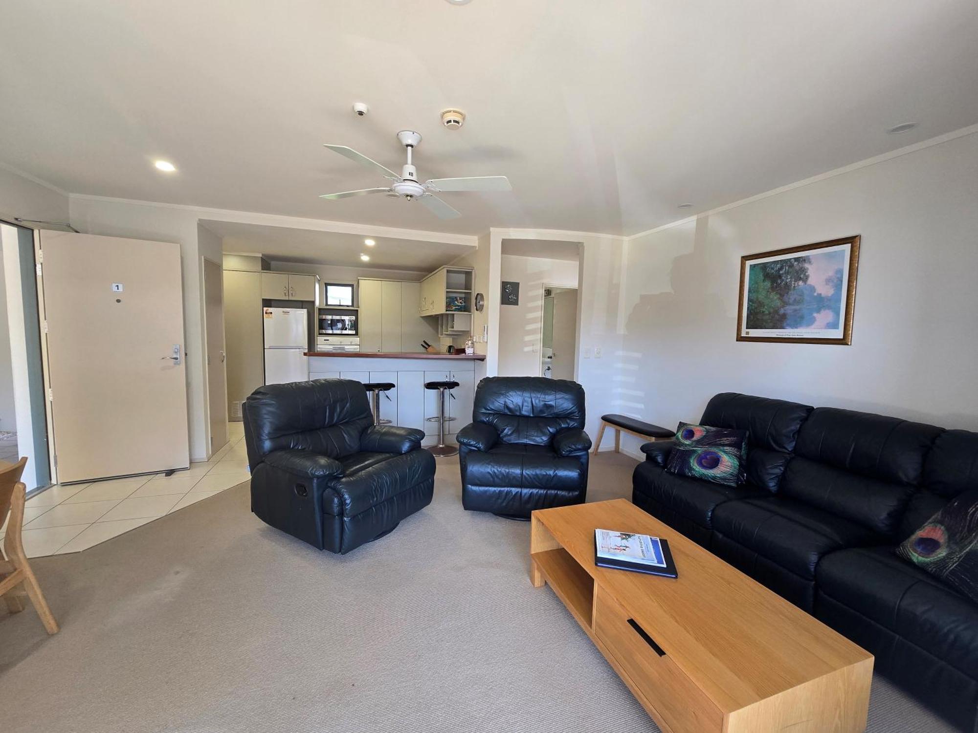 Beachpoint Apartments Ohope Экстерьер фото