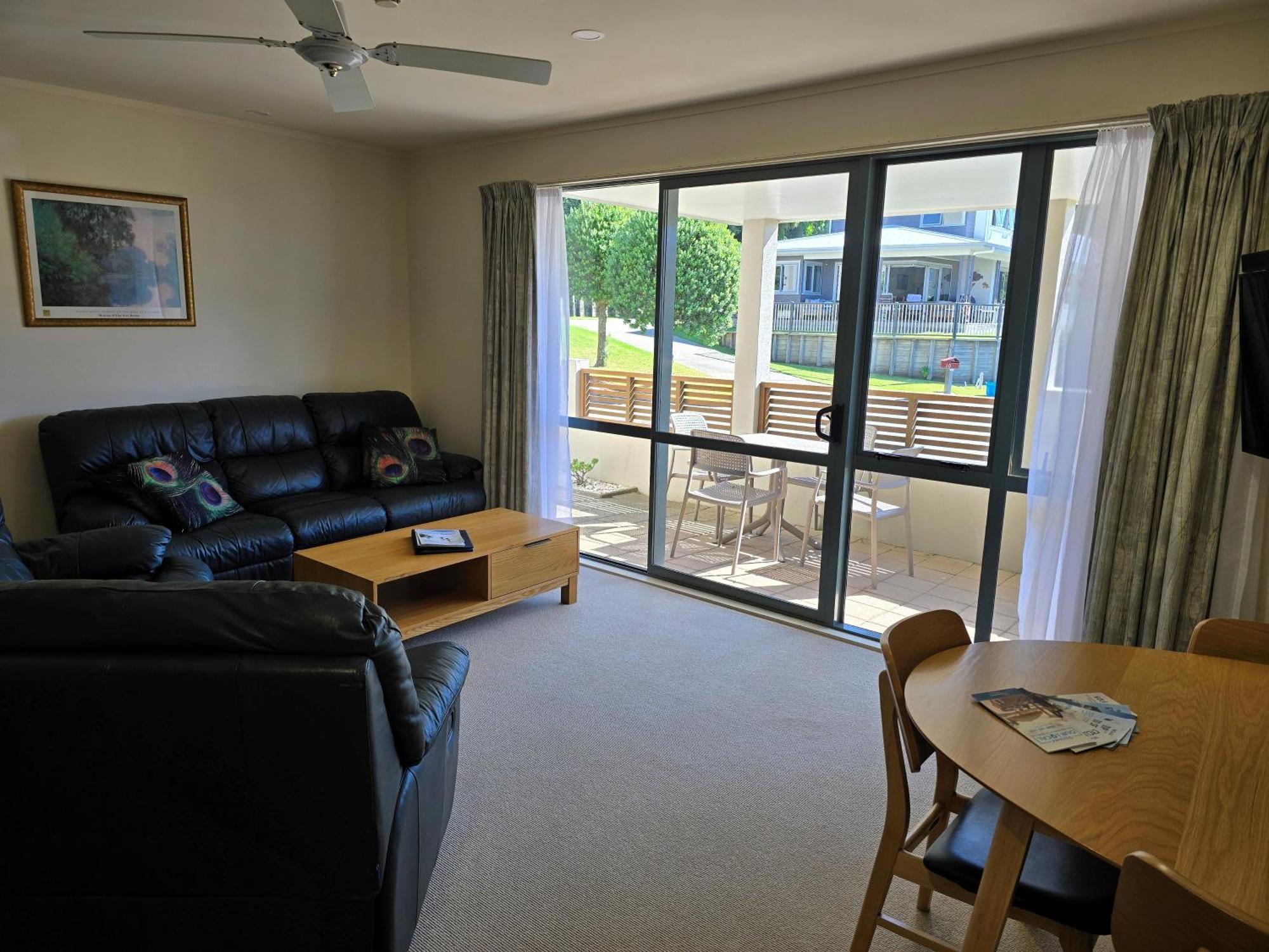 Beachpoint Apartments Ohope Экстерьер фото