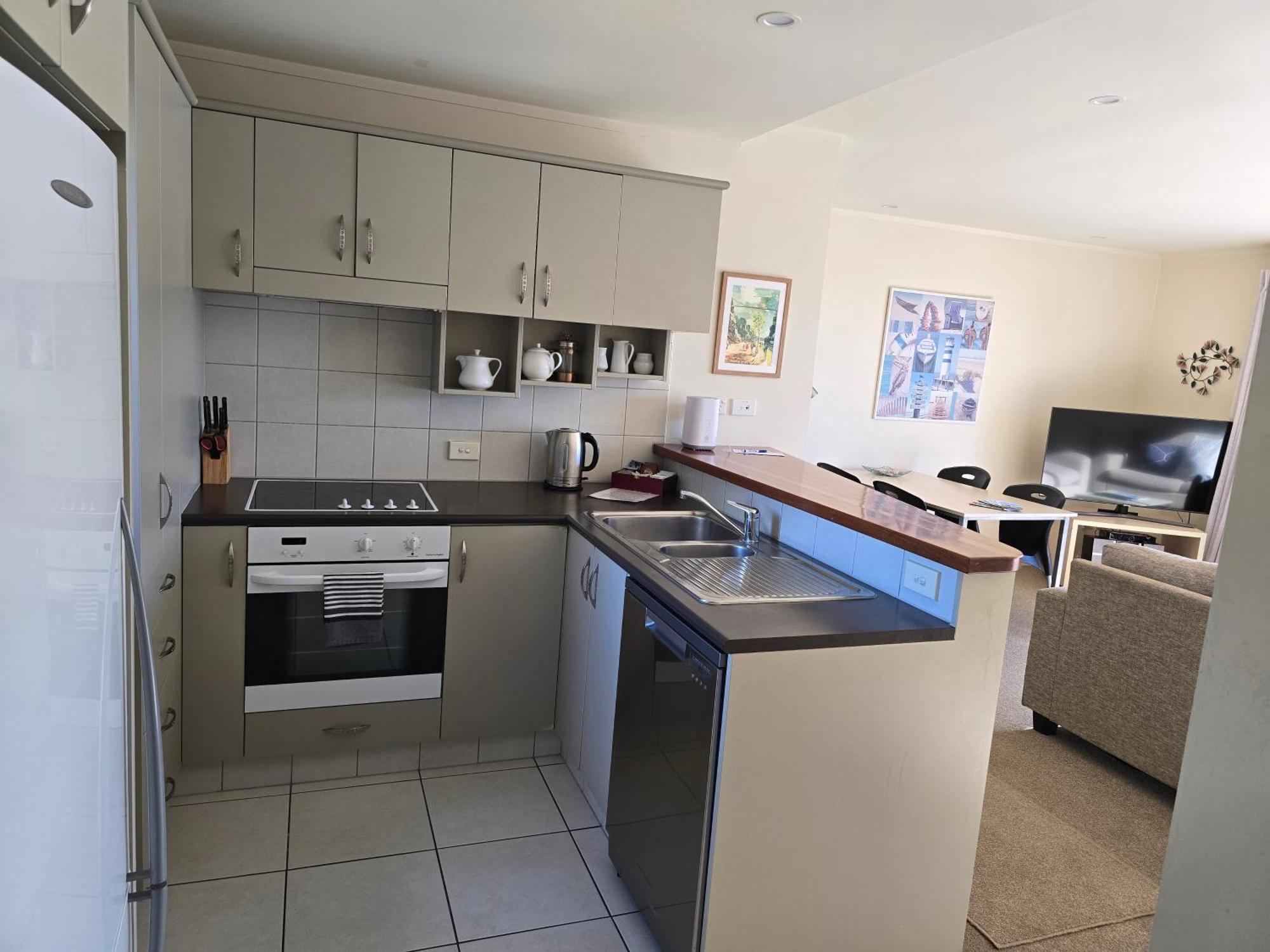 Beachpoint Apartments Ohope Экстерьер фото