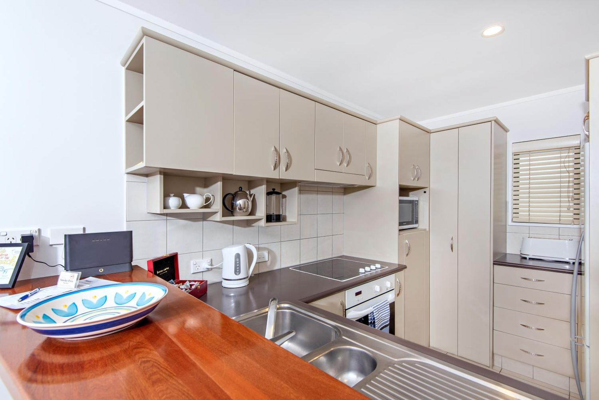Beachpoint Apartments Ohope Экстерьер фото